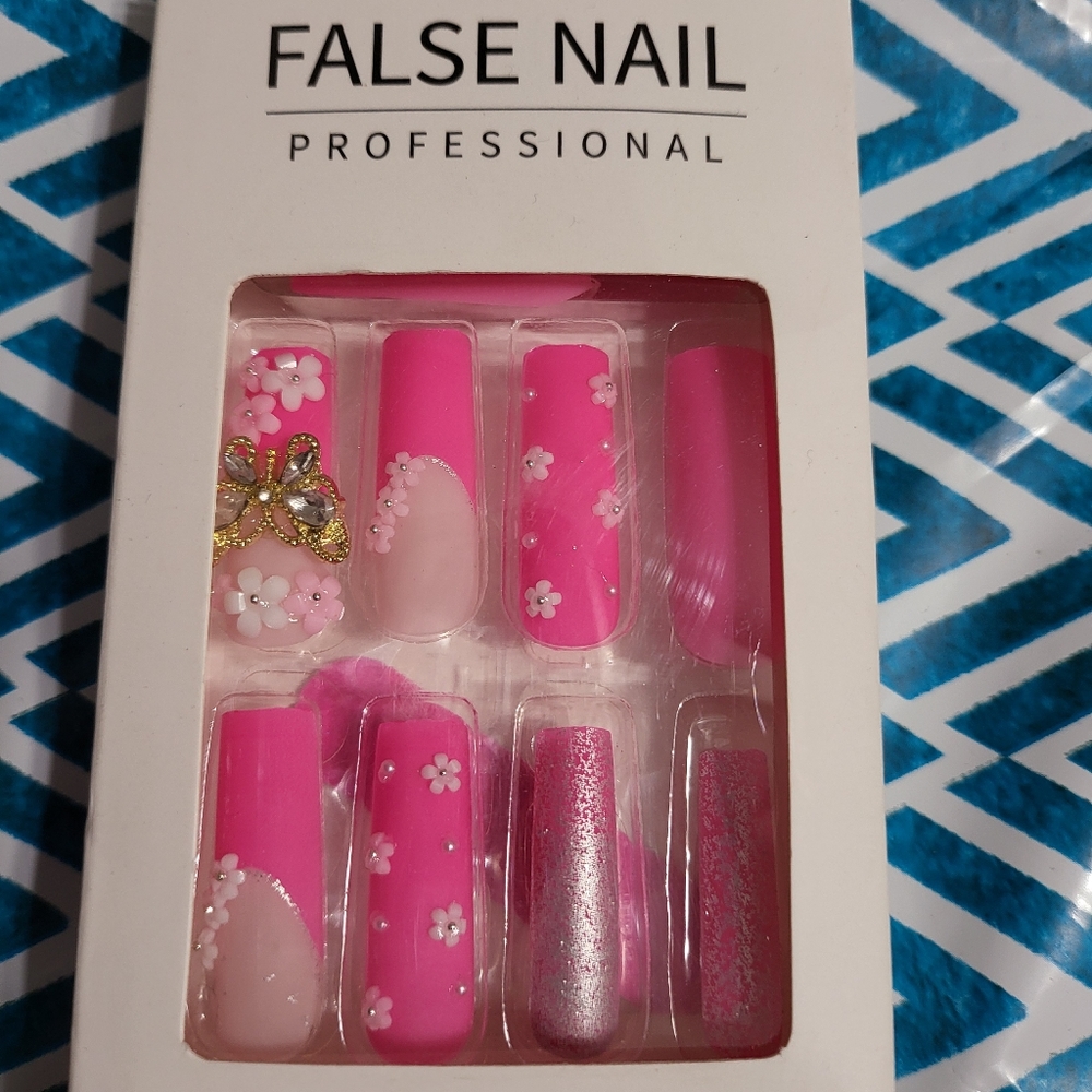 Press on nails - Picture 9 of 12
